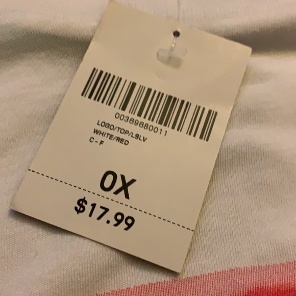 White long sleeve with red lips and a cherry - Picture 4 of 4